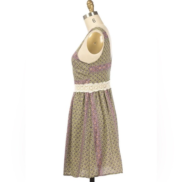 Everly Julia Lace Waist Skater Dress Floral Lace Green and Purple size Medium - Picture 15 of 15